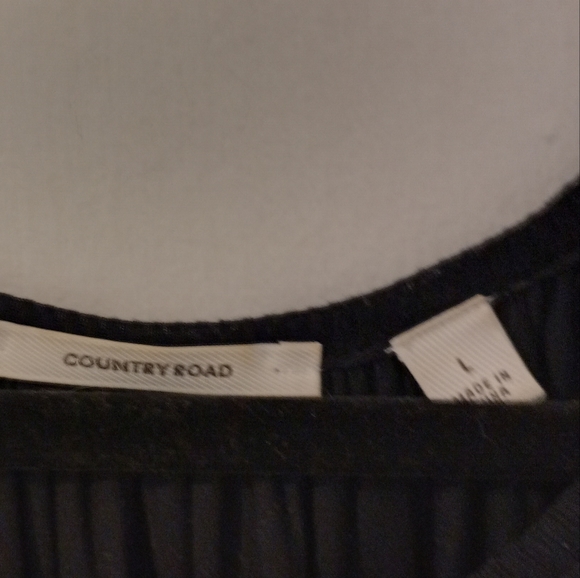 Country Road vintage Black puff sleeve tee in size L - Picture 6 of 7